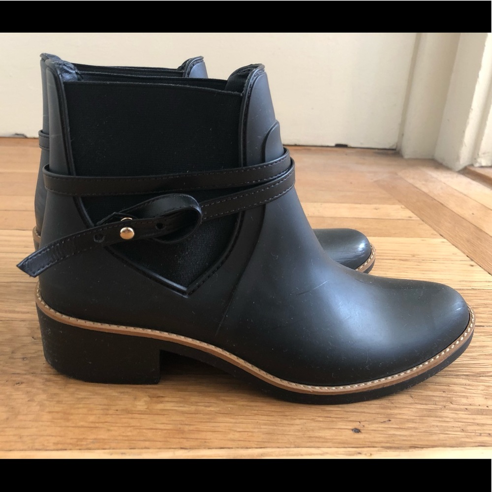 Bernardo women’s rain boots (size 6/7)